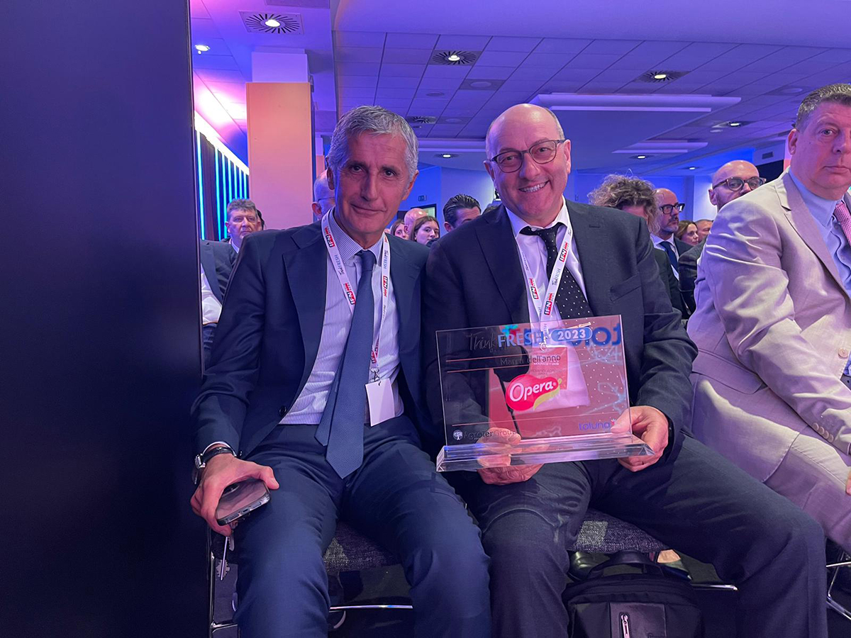 Opera - Marca dell'anno 2023, con Il Presidente del Consorzio Adriano Aldrovandi e il Responsabile della Comunicazione Luca Pagliacci